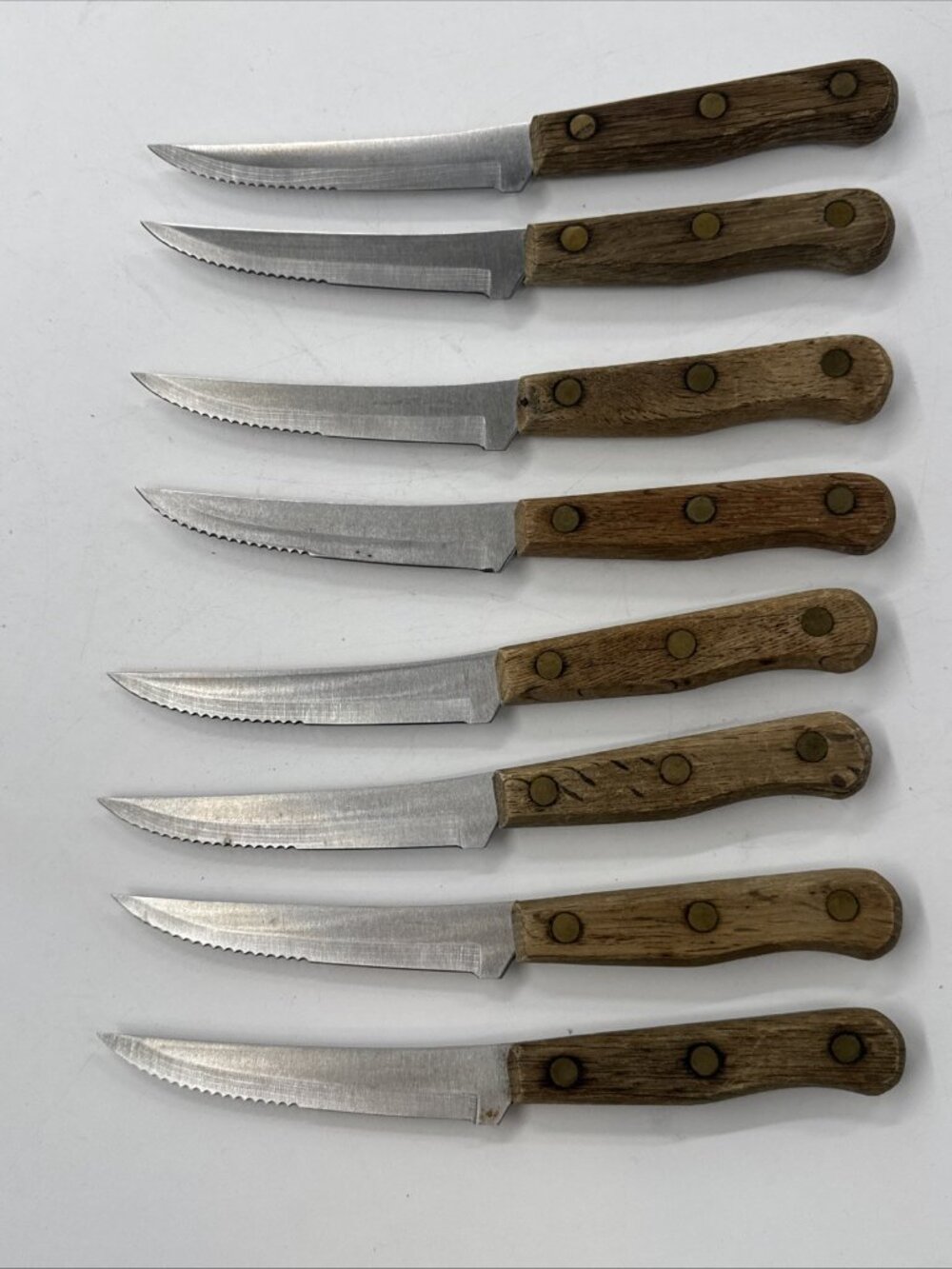 Vintage Knife Set Old Homestead Cutlery 8 Piece with Wood Block Serrated Knives - Picture 5 of 11